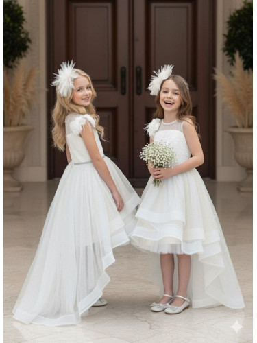 Елегантна детска рокля в бяло с дантела без ръкав с шлейф Шантал с акс