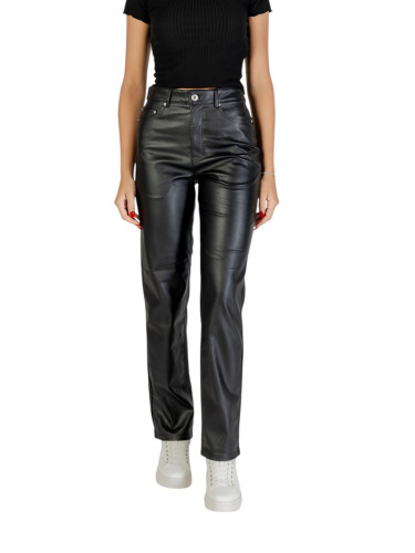 Само черни кожени панталони