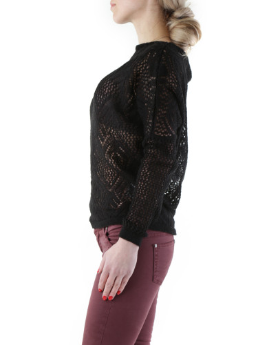 Черен пуловер с дълъг ръкав