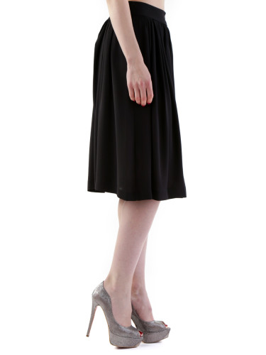 Черна миди пола