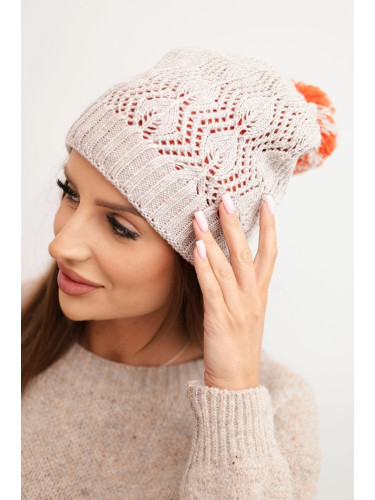 Дамска зимна шапка с плетен модел и помпон