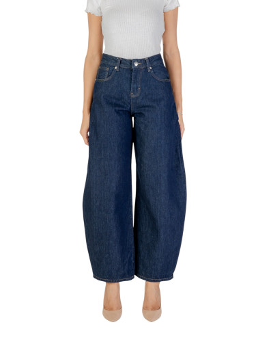 Само дамски дънки тип „бойфренд“