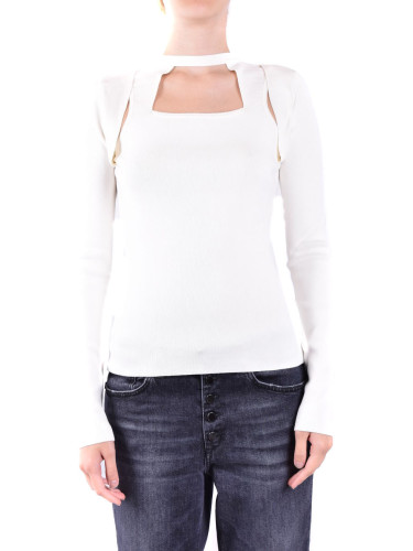 Бял пуловер с квадратно деколте