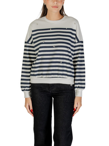 Само раиран суитшърт