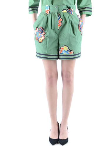 Дамски зелени шорти с флорален мотив