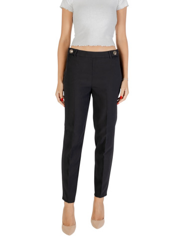 Само черни панталони