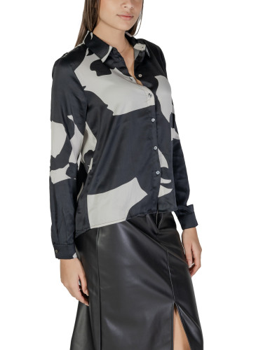 Само шарена риза