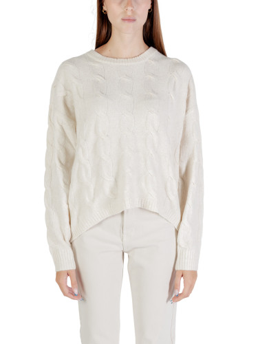 Крем пуловер с кръгло деколте