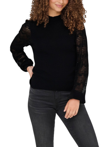 Черен пуловер с дантелени ръкави
