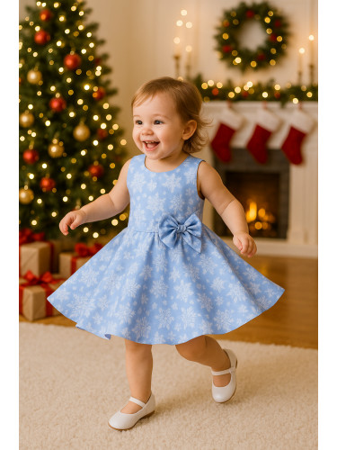 Бебшка коледна рокля клош за момиче в светлосиньо със снежинки