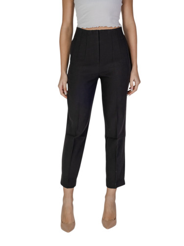 Само черни дамски панталони