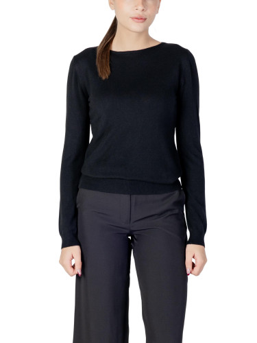 Черен пуловер с дълъг ръкав