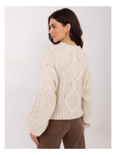 Светлобежов пуловер