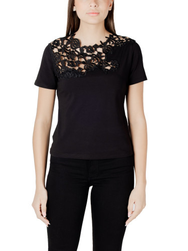 Черна тениска с дантелени детайли