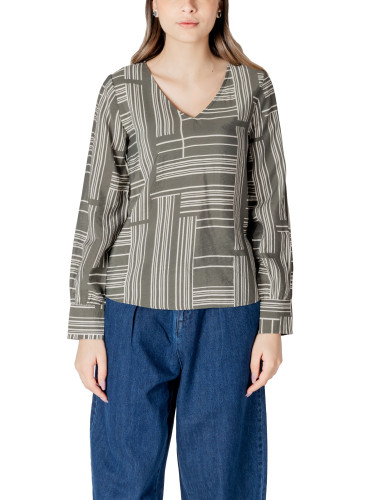 Блуза с шарки и дълъг ръкав