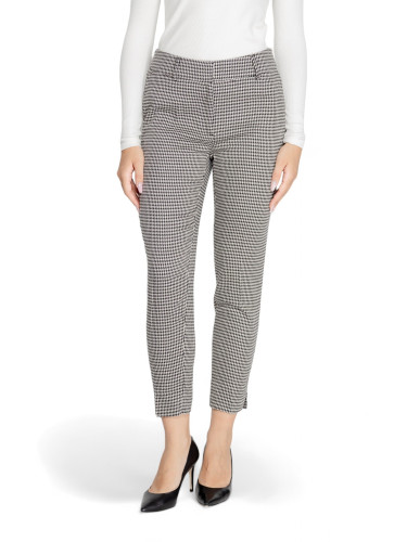 Само дамски карирани панталони