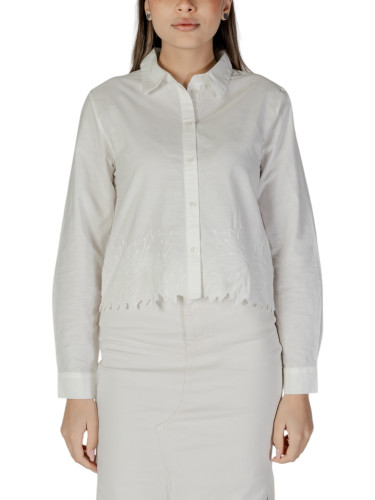 Бяла риза на Жаклин Де Йонг