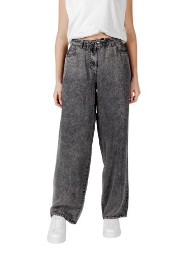 Само дамски прави дънки