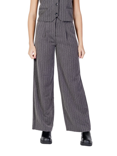 Само дамски раирани панталони