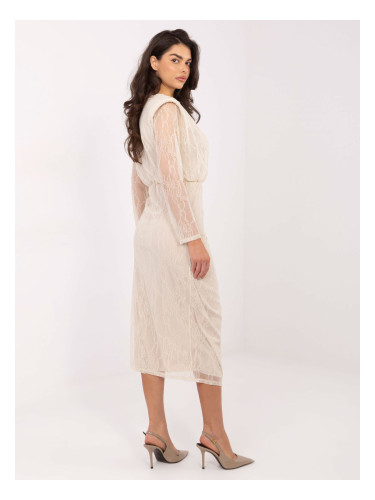 Дантелена рокля в светло бежово