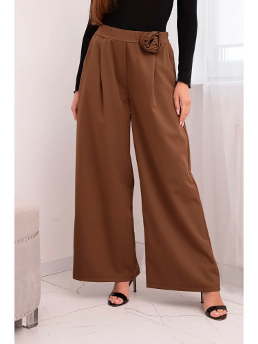 Елегантен дамски панталон с флорална декорация