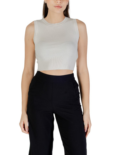 Бял къс топ на Жаклин де Йонг