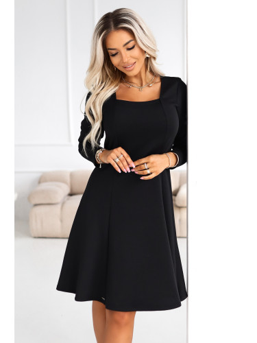 Черна миди рокля с квадратно деколте