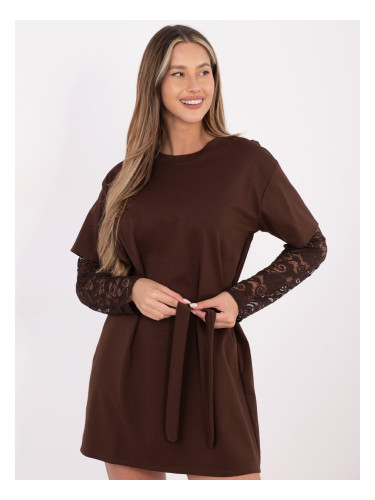 Кафява рокля с дантелени ръкави