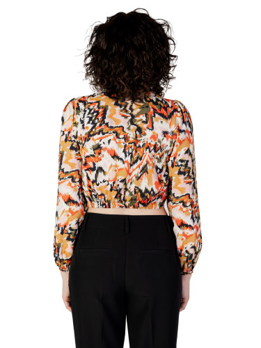 Само шарена блуза