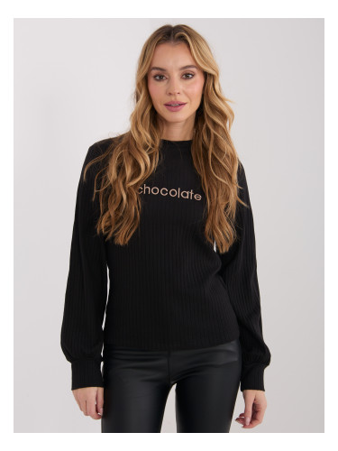 Черен пуловер с надпис