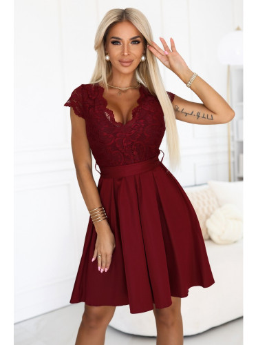 242-5 Елегантна къса рокля с колан в бордо