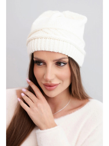 Дамска зимна шапка с плетен модел K428 екрю