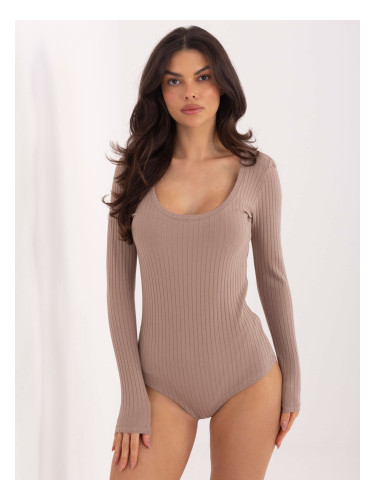 Дамски оребрен боди в тъмнобежово