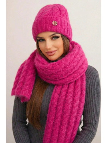 Комплект от дамска шапка и шал с декорация в цвят фуксия