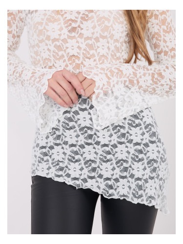 Дантелена блуза в бяло