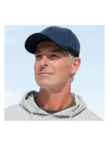 Зимна шапка с козирка