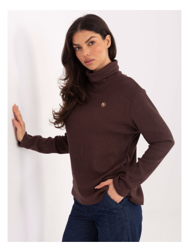 Кафяв пуловер с висока яка