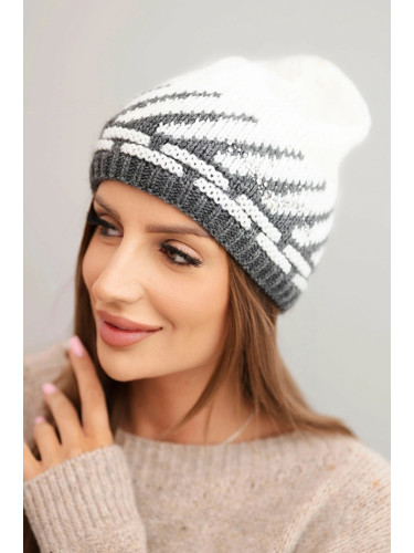 Дамска зимна вълнена шапка с циркони и шарка