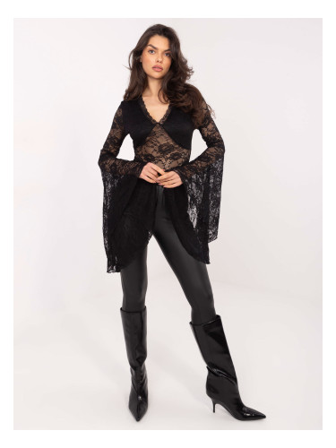 Дантелена блуза с разкроени ръкави