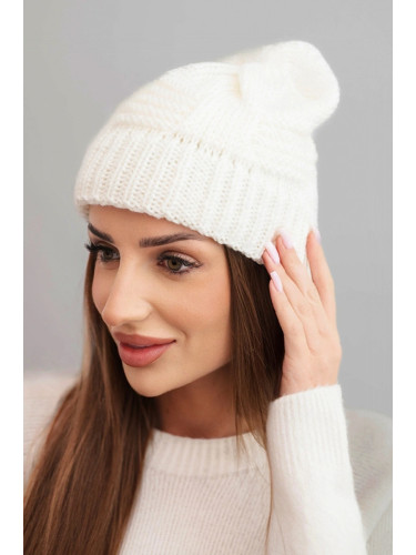 Дамска зимна шапка с декоративен мотив