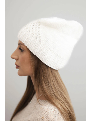 Дамска зимна шапка с декоративен мотив и кристали