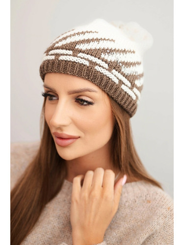 Дамска зимна шапка с геометричен модел