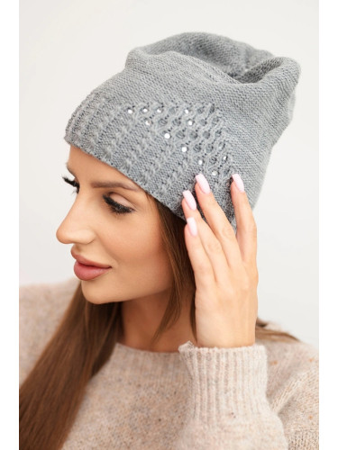Дамска зимна шапка с декоративен мотив и кристали
