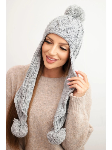 Дамска зимна шапка с помпони и удължени страни