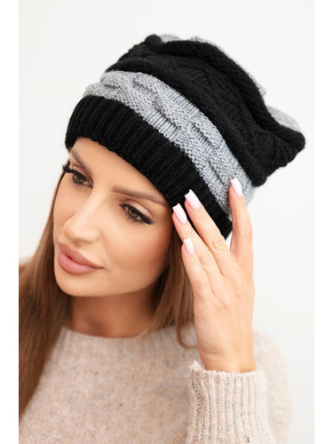 Дамска зимна шапка с декоративен мотив