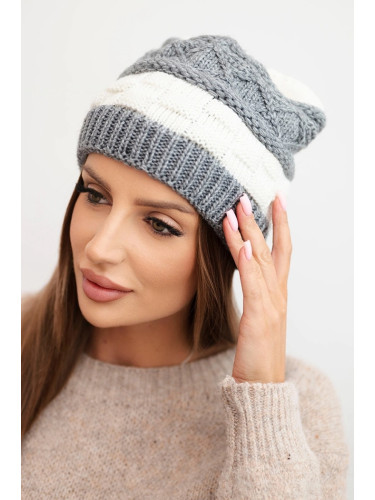 Дамска зимна вълнена шапка с декоративен мотив