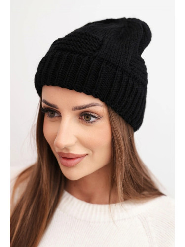 Дамска зимна шапка Кеси с декоративен мотив
