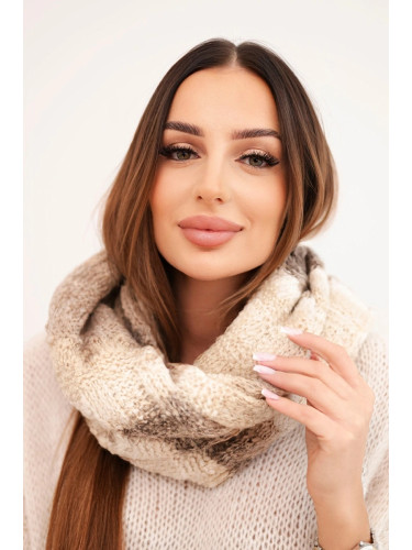 Дамски зимен шал, изработен от вълнена смес