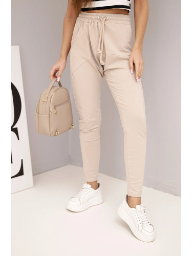 Дамски бежови карго панталони с джобове и верижка