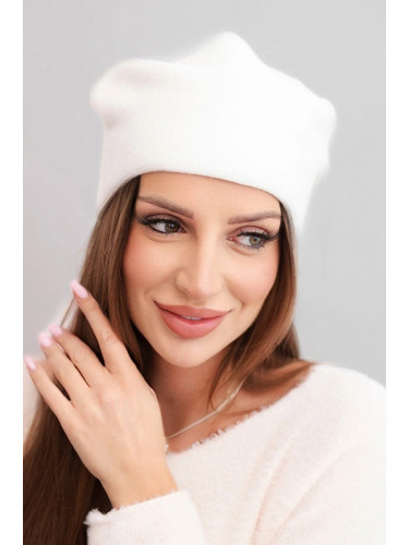 Дамска класическа вълнена шапка Kesi K420, бяла
